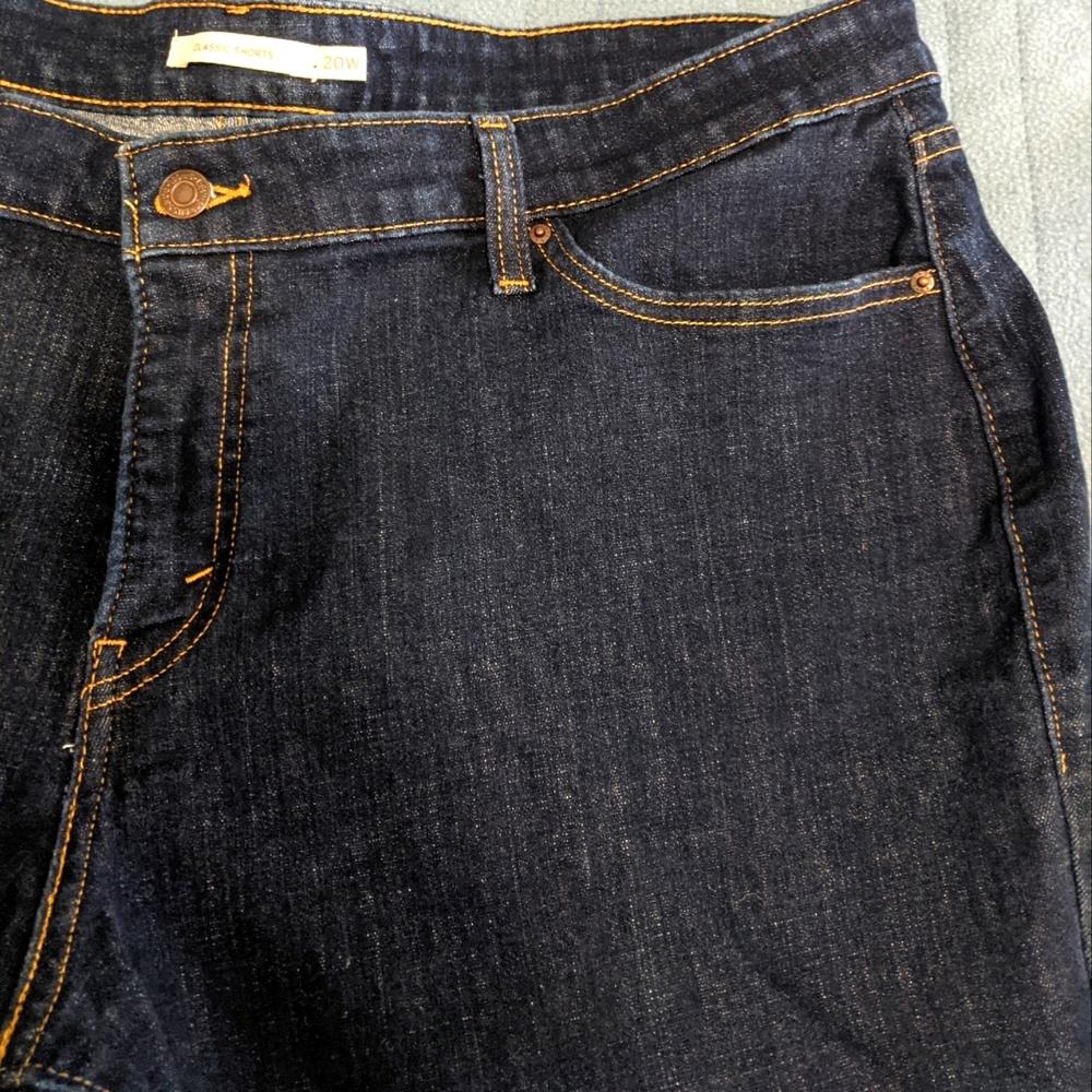 Levi's Classic Plus Size Cuffed Shorts - image 4